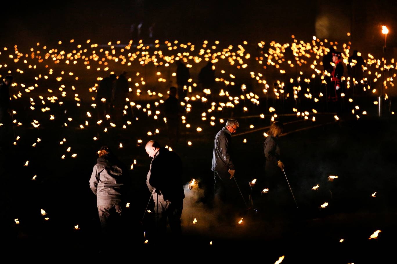 tháp London thắp sáng kỷ niệm đình chiến ảnh 2 thap London thap sang ky niem dinh chien anh 2