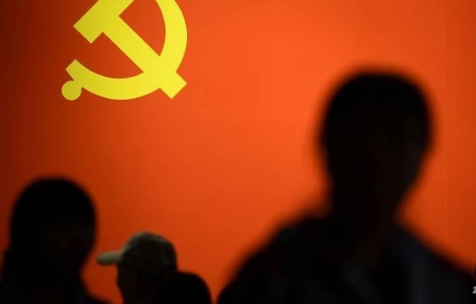 TQ tang tien thuong cho nguoi trinh bao phim khieu dam hinh anh