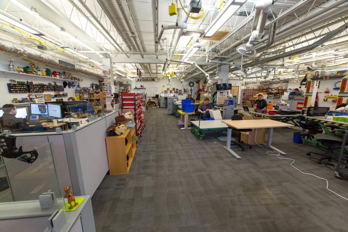 tuong nguoi kich thuoc that bang Lego anh 1