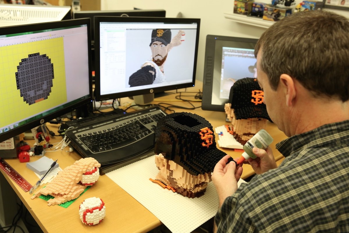 tuong nguoi kich thuoc that bang Lego anh 7