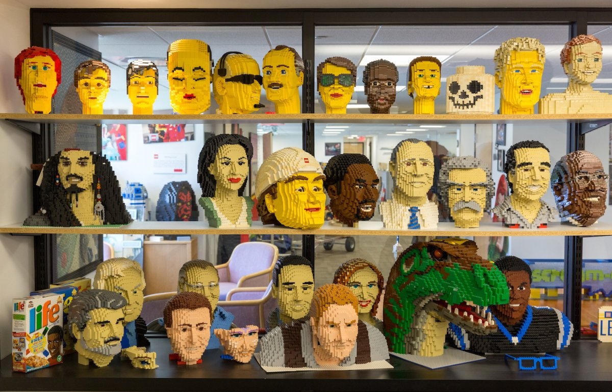 tuong nguoi kich thuoc that bang Lego anh 2