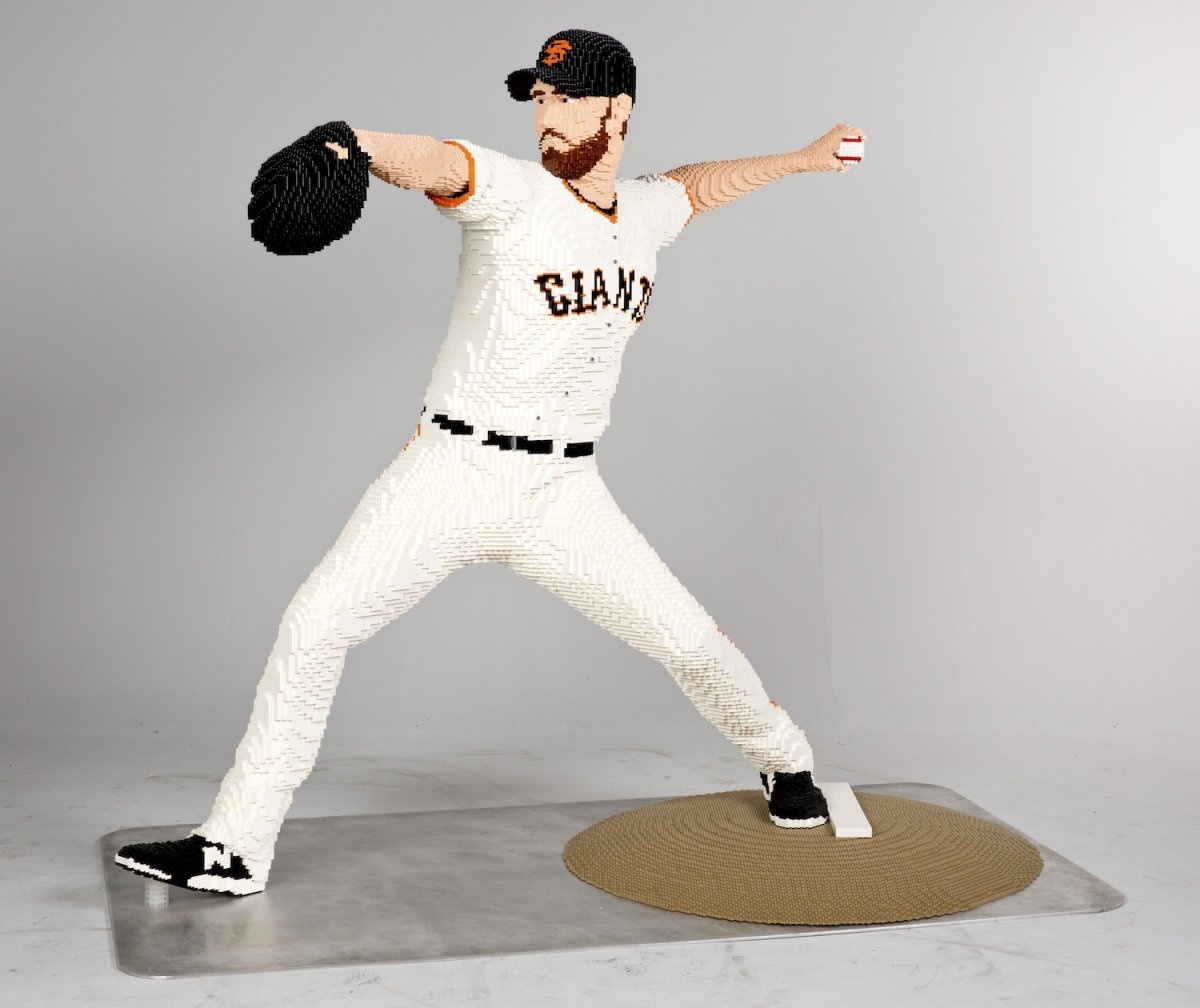 tuong nguoi kich thuoc that bang Lego anh 16