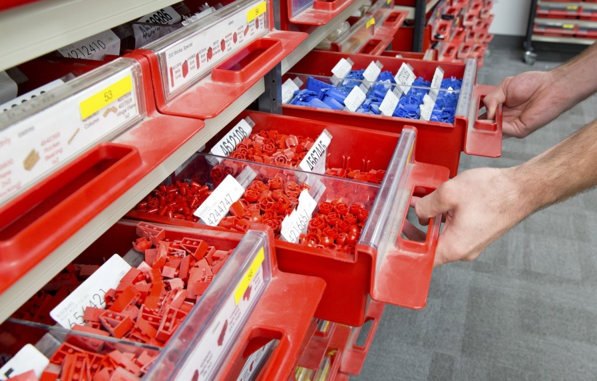 tuong nguoi kich thuoc that bang Lego anh 4