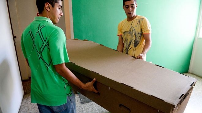 Thieu tien, nguoi Venezuela phai dung quan tai giay hinh anh