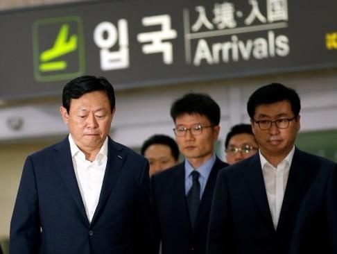 Nhung be boi keo Tap doan Lotte xuong doc hinh anh