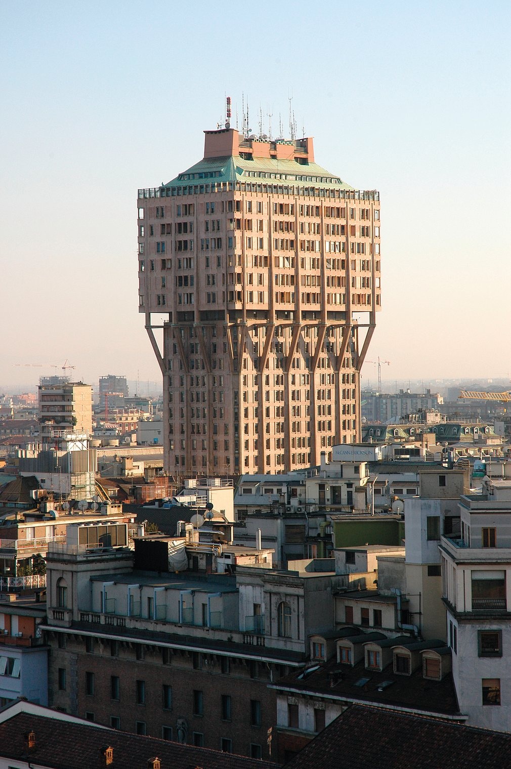 nhung kien truc doc dao anh 7