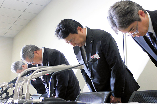 Ong lon nganh quang cao Nhat thua nhan gian doi khach hang hinh anh