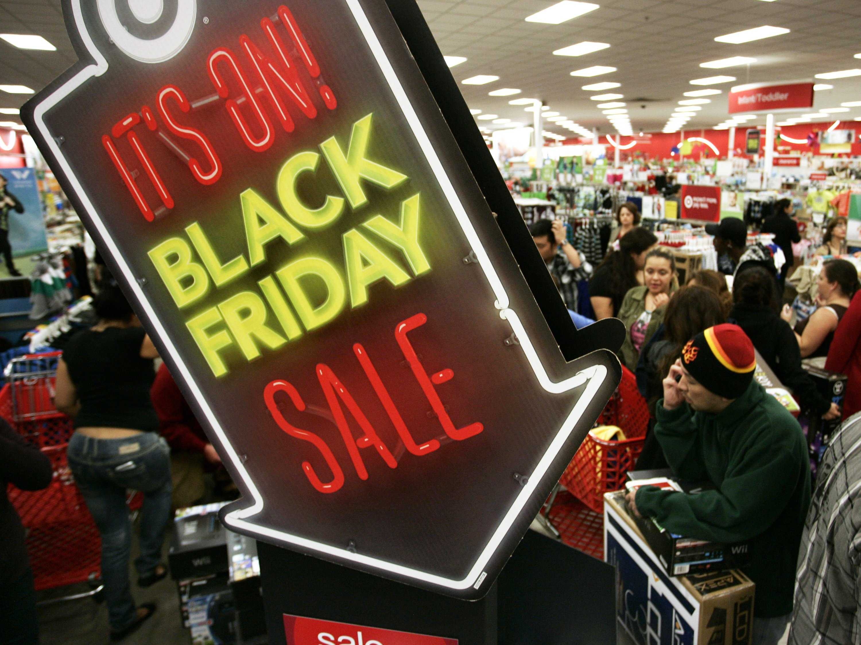 Nhung dieu can biet ve Black Friday va Cyber Monday hinh anh