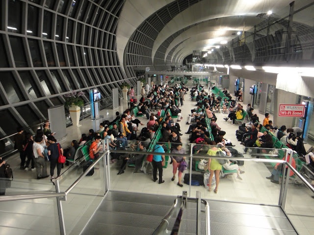 san bay luc nua dem anh 8