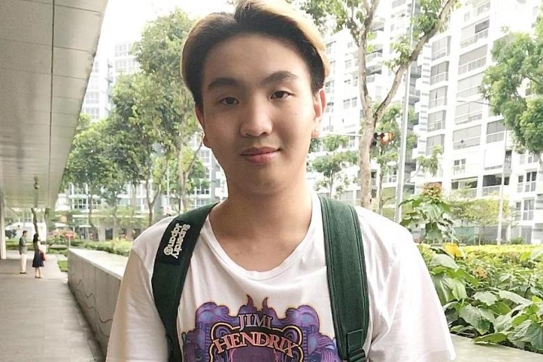 Chang trai tang qua nguoi vo gia cu trong ngay sinh nhat hinh anh