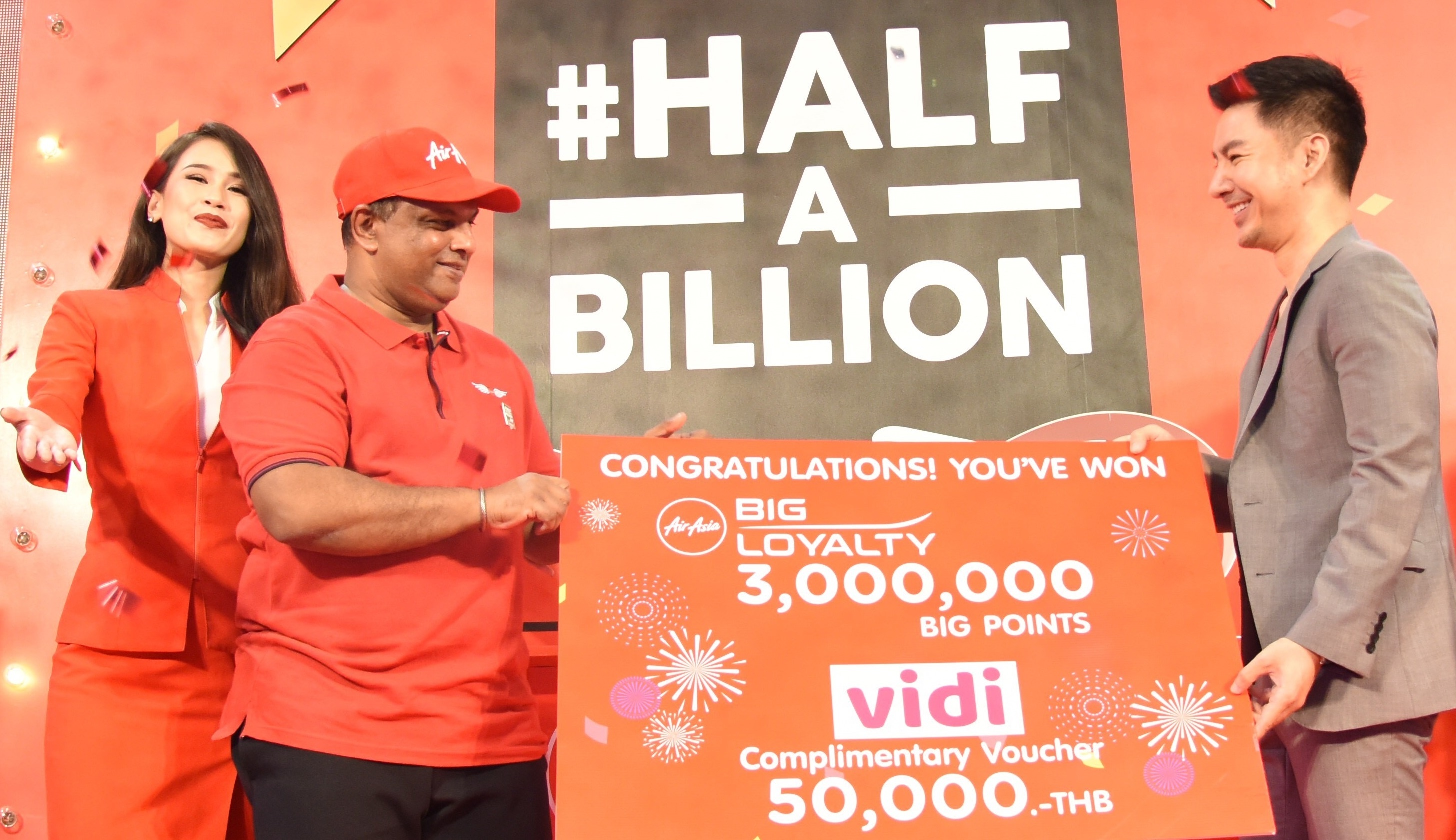 trúng thưởng nhờ đi máy bay ảnh 1 trung thuong nho di may bay anh 1