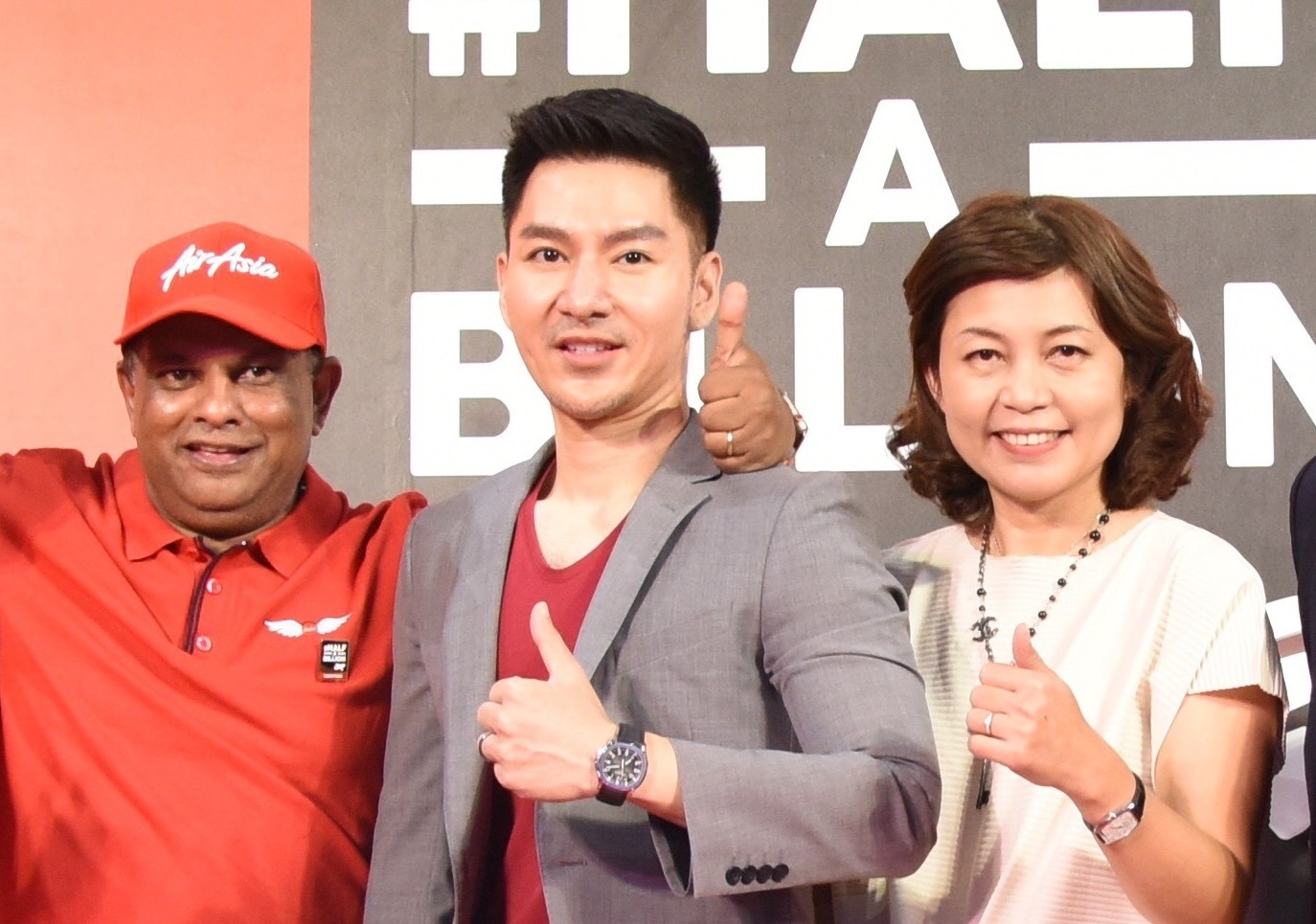 Bac si dien trai trung thuong 1,5 trieu USD nho di may bay hinh anh