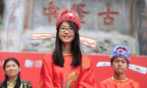 Trung Quoc cam tiet lo danh tinh thu khoa dai hoc hinh anh