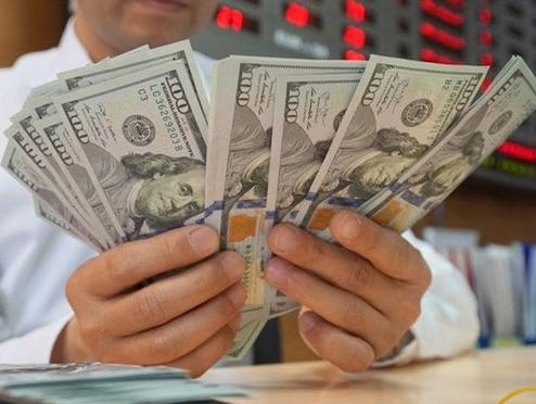 Lam sao de doi ngoai te khi di du lich nuoc ngoai? hinh anh