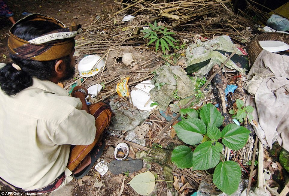 tuc phoi thay nguoi chet anh 7