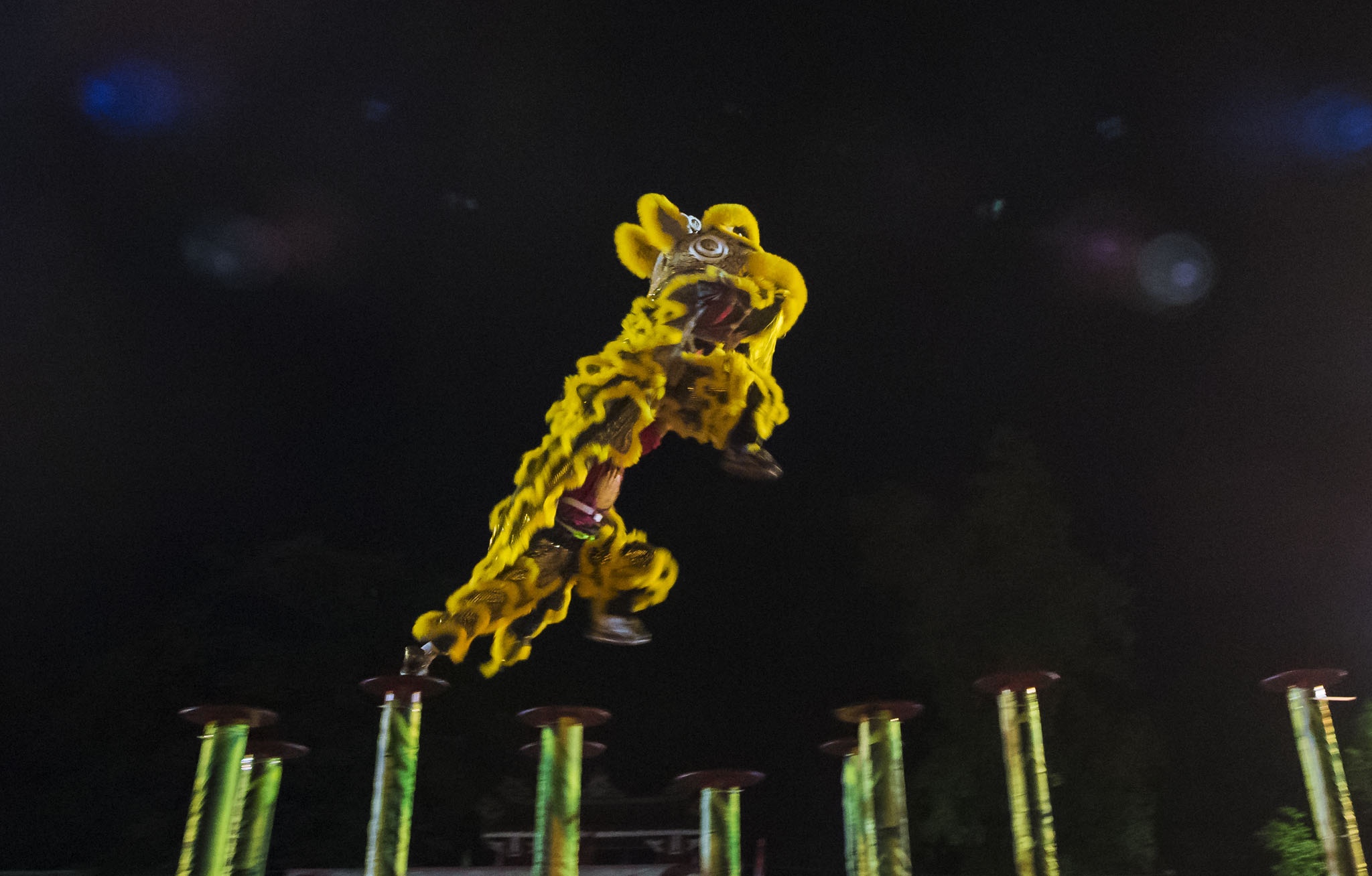 Nguoi dan co do Hue hao huc xem mua lan hinh anh