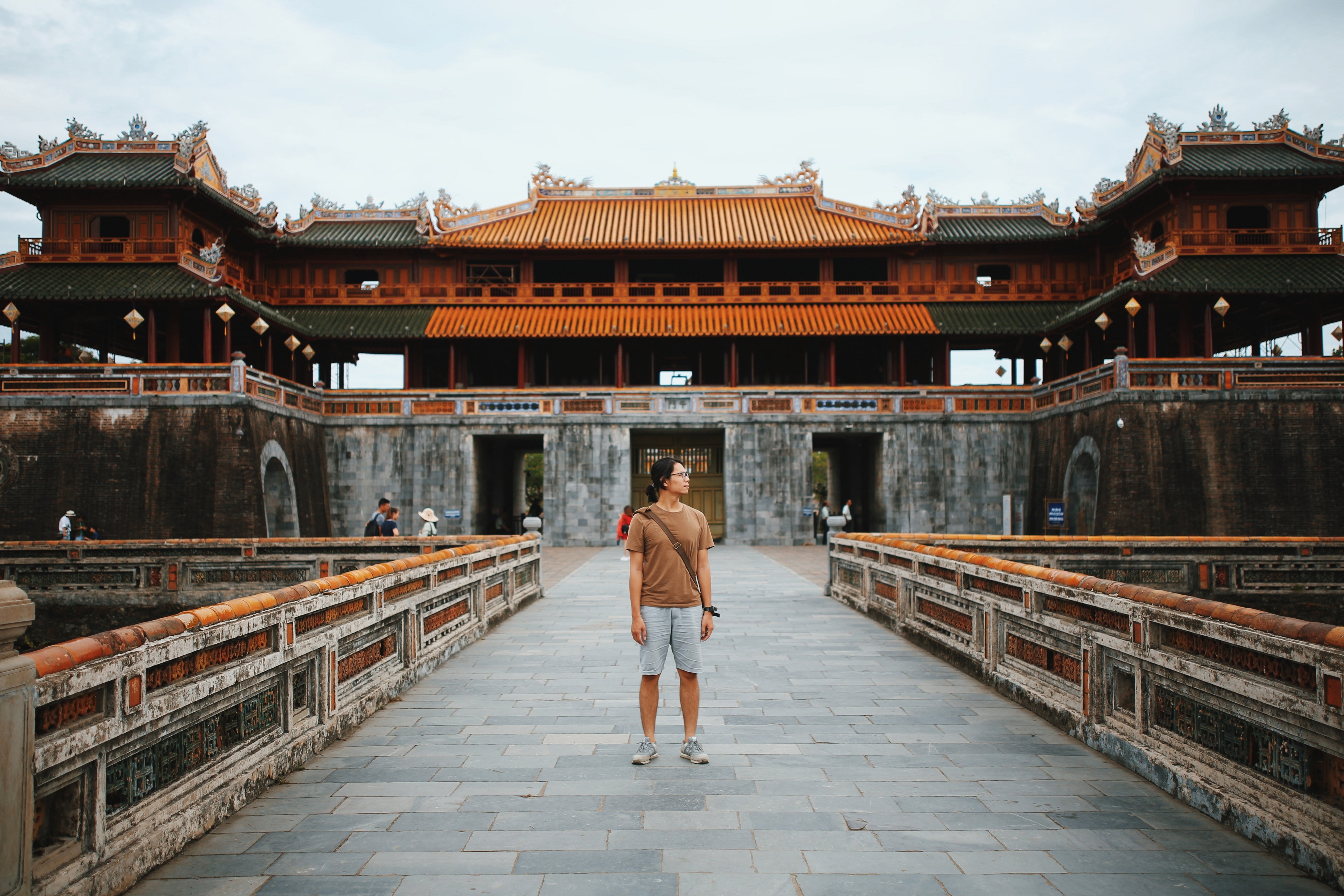 trốn những cơn mưa ảnh 2 tron nhung con mua anh 2