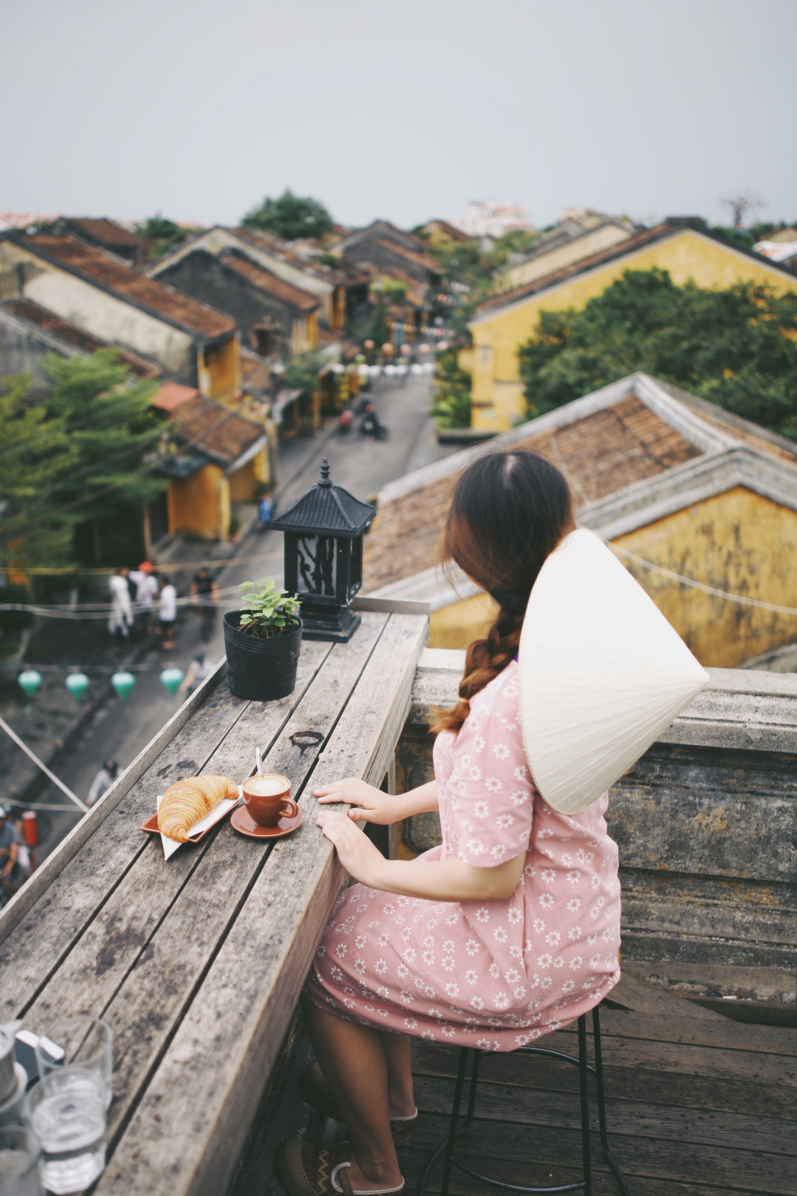 trốn những cơn mưa ảnh 19 tron nhung con mua anh 19