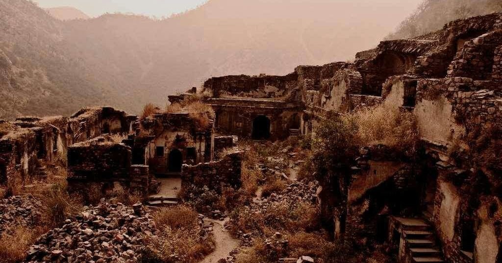 ngoi nha ma am noi tieng anh 10