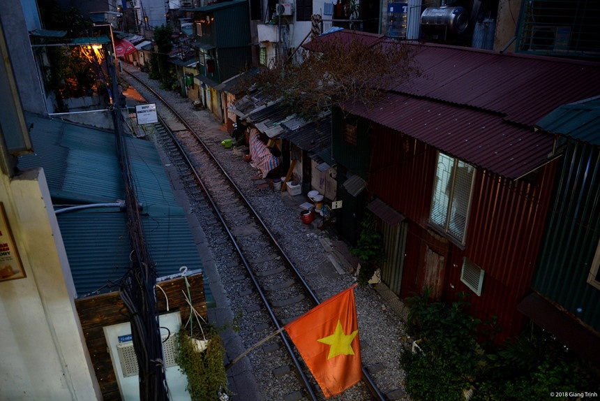 ca phe tren pho duong tau anh 2