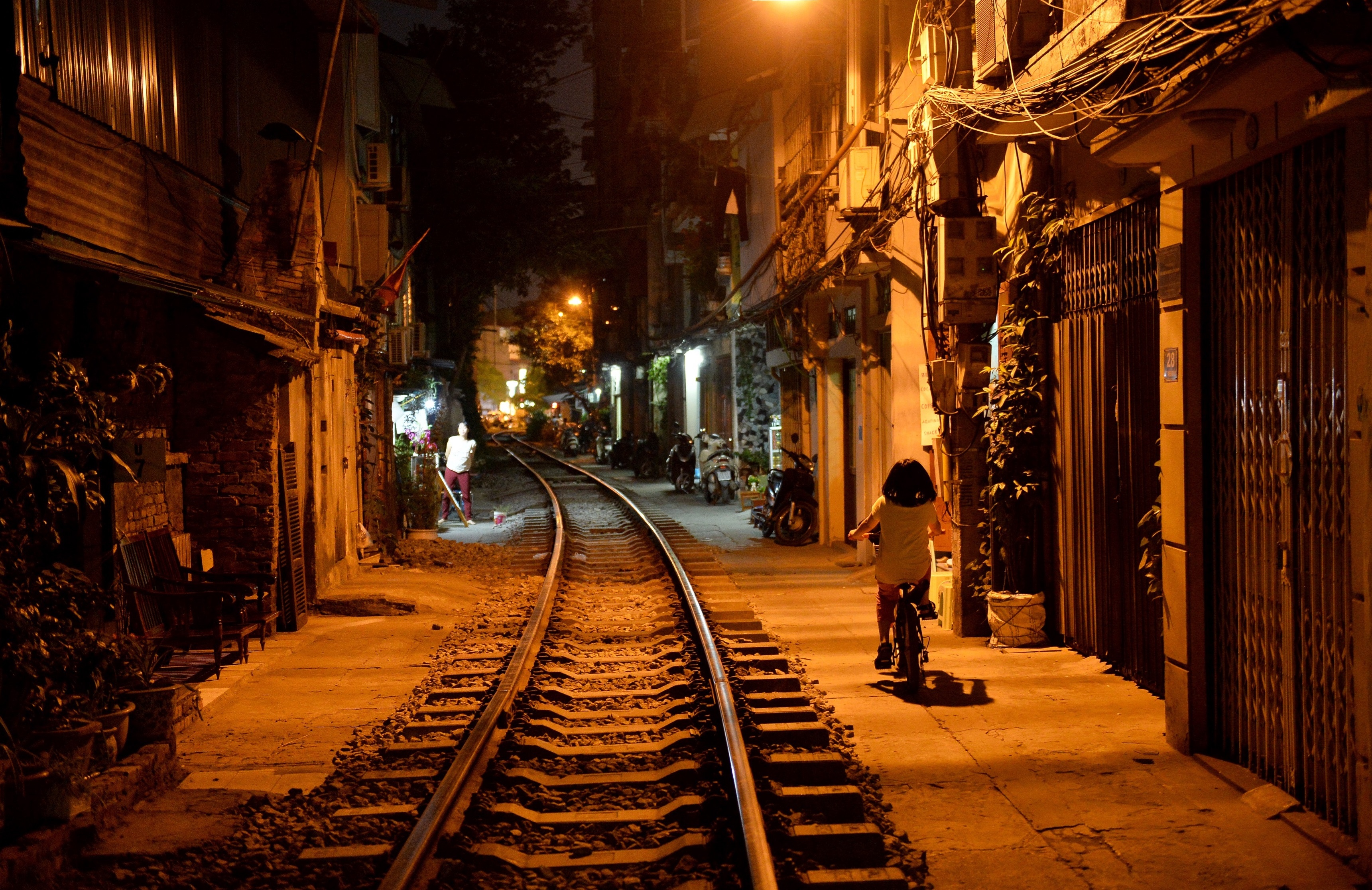 ca phe tren pho duong tau anh 11