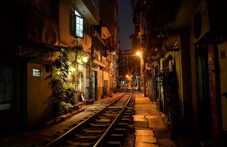 ca phe tren pho duong tau anh 13