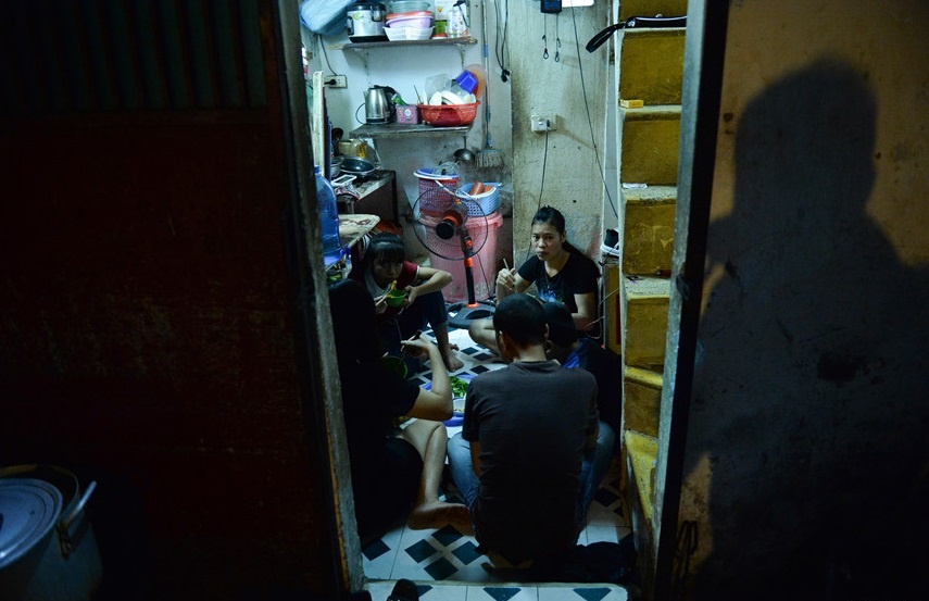 ca phe tren pho duong tau anh 21