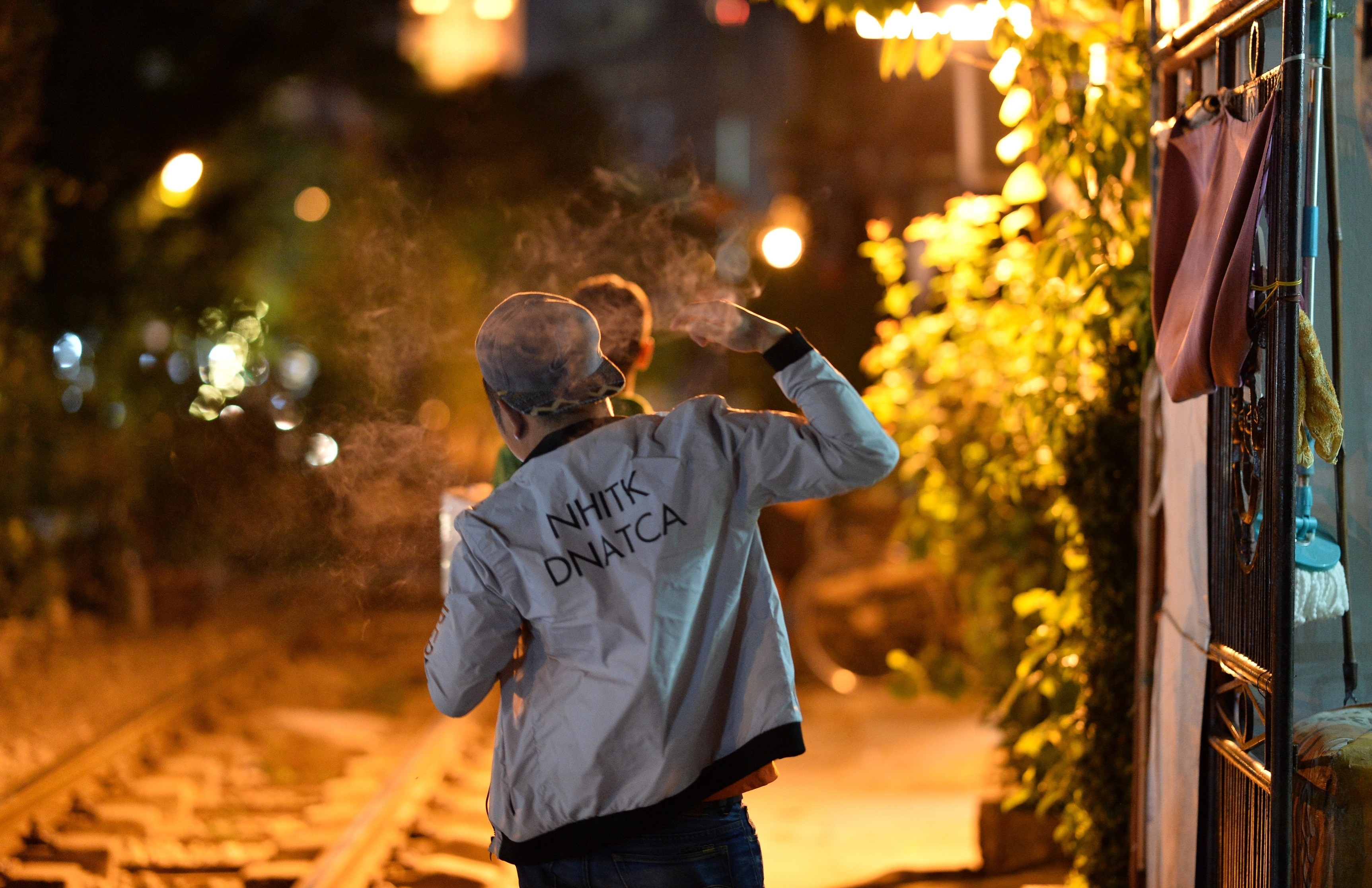 ca phe tren pho duong tau anh 22