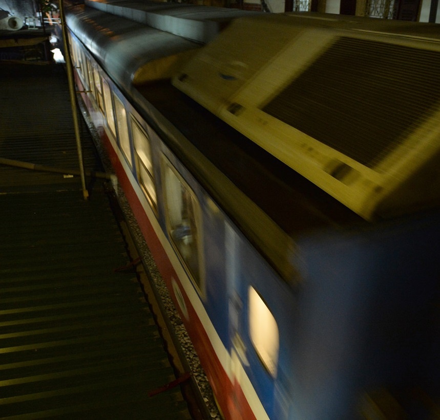 ca phe tren pho duong tau anh 33