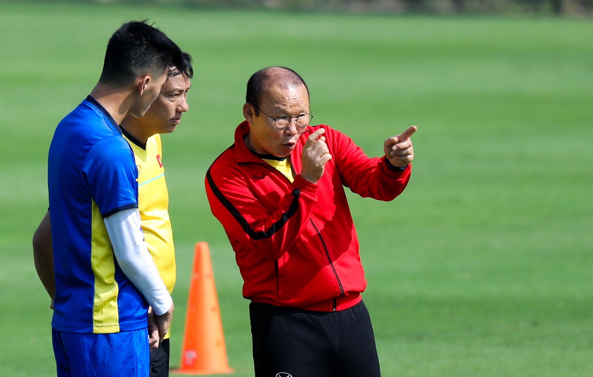 Co the lam ho chieu nhanh trong 2-3 ngay, kip di Malaysia khong? hinh anh