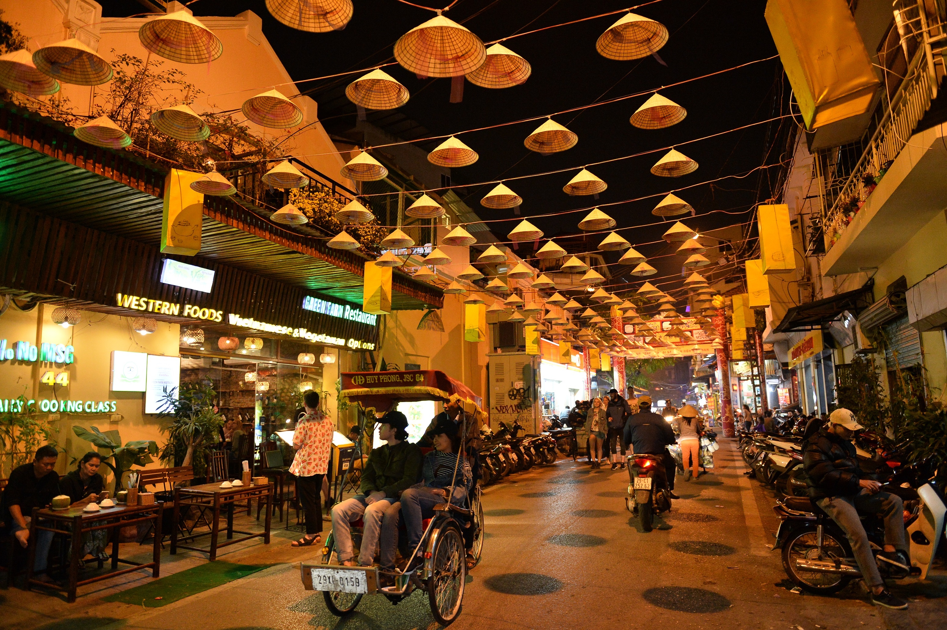 don Giang sinh tren pho Ha Noi anh 2