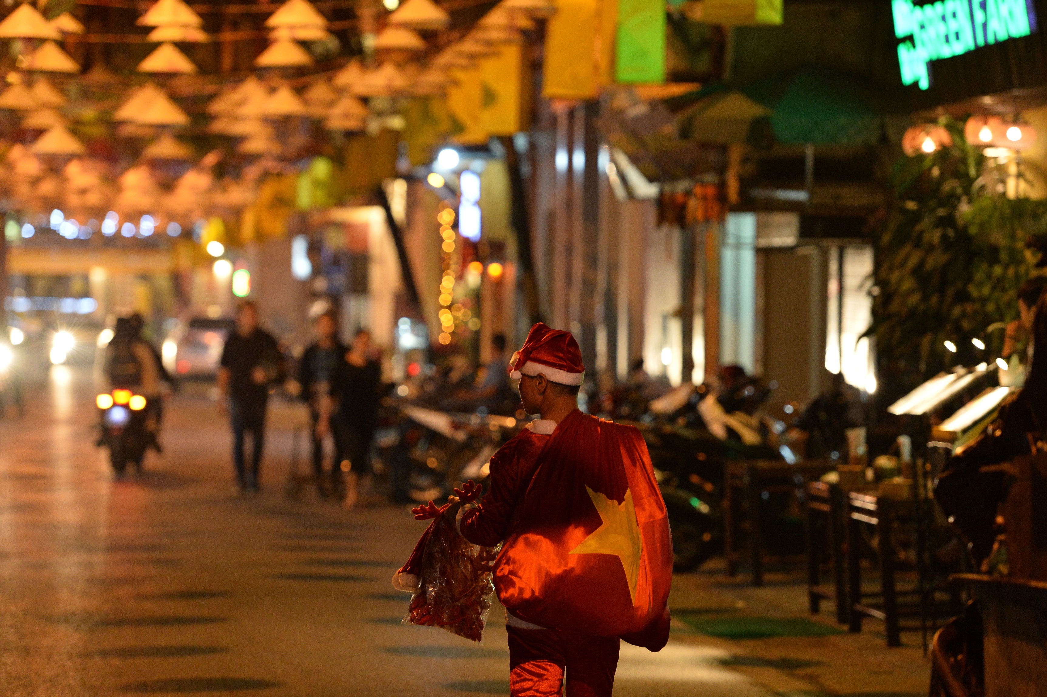 don Giang sinh tren pho Ha Noi anh 6