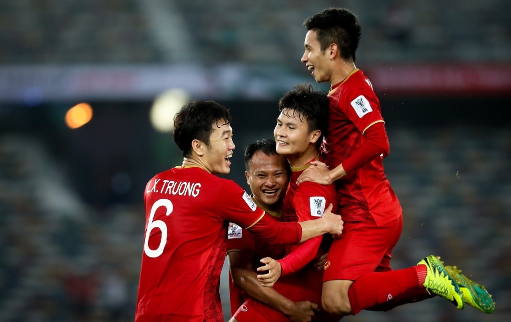 Tour di Dubai co vu Viet Nam da tu ket Asian Cup o muc 28 trieu dong hinh anh