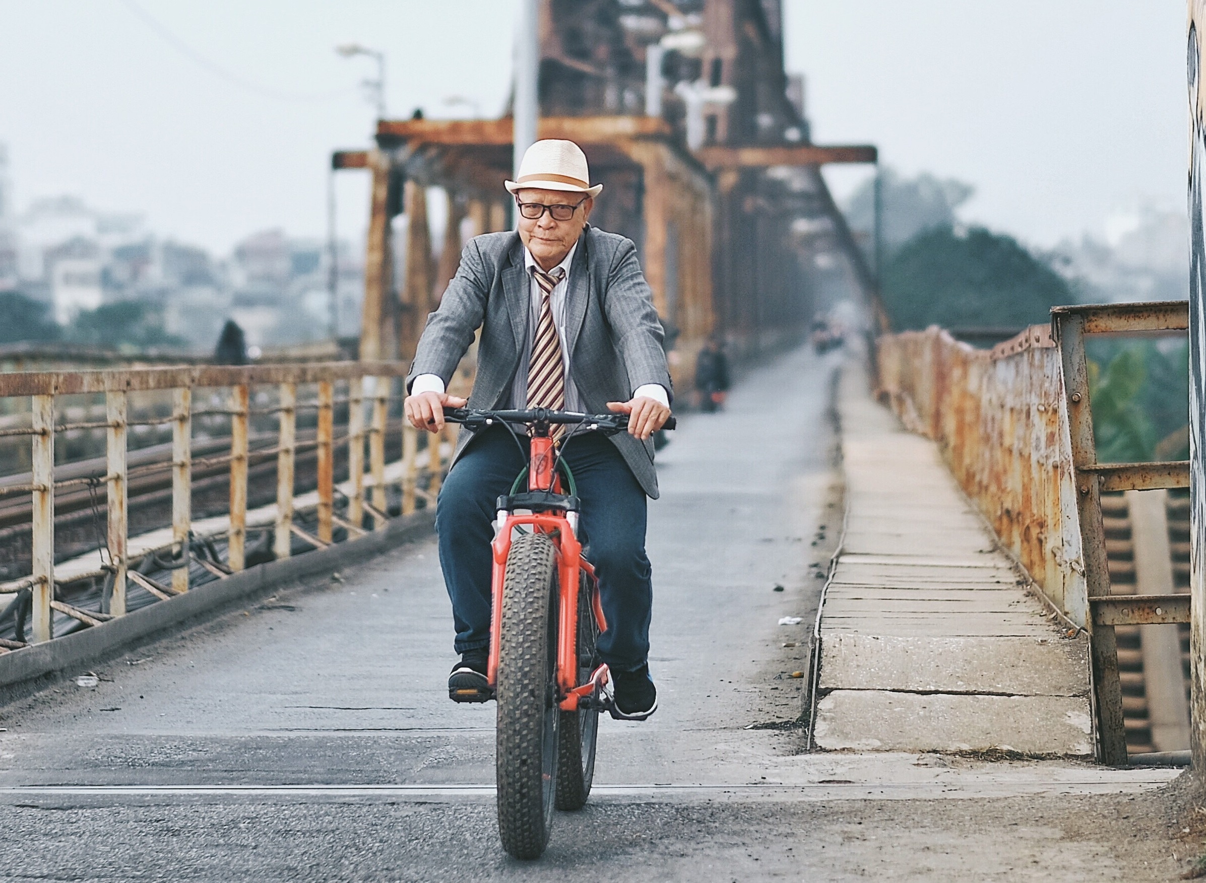 Thu do thoang net xua duoi goc may nguoi Ha Noi ngay mung 1 Tet hinh anh