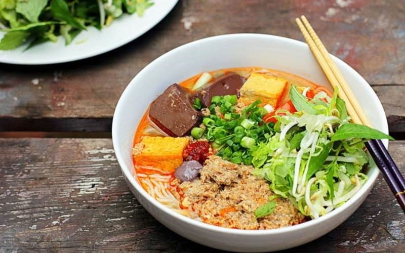 CNN gioi thieu bun rieu, ca phe trung va mon ngon phai thu o Ha Noi hinh anh