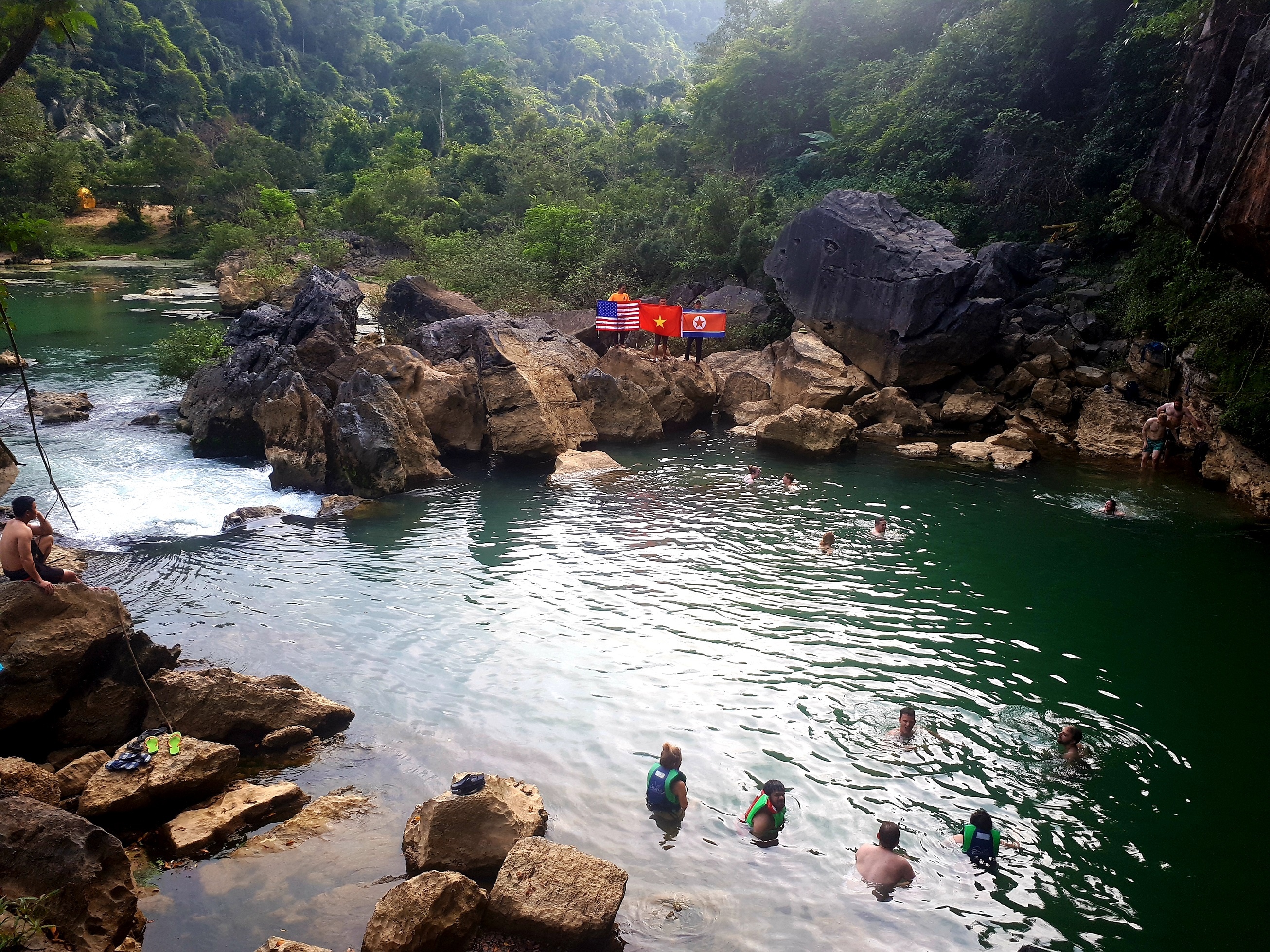 Treo co trong hang Son Doong anh 7