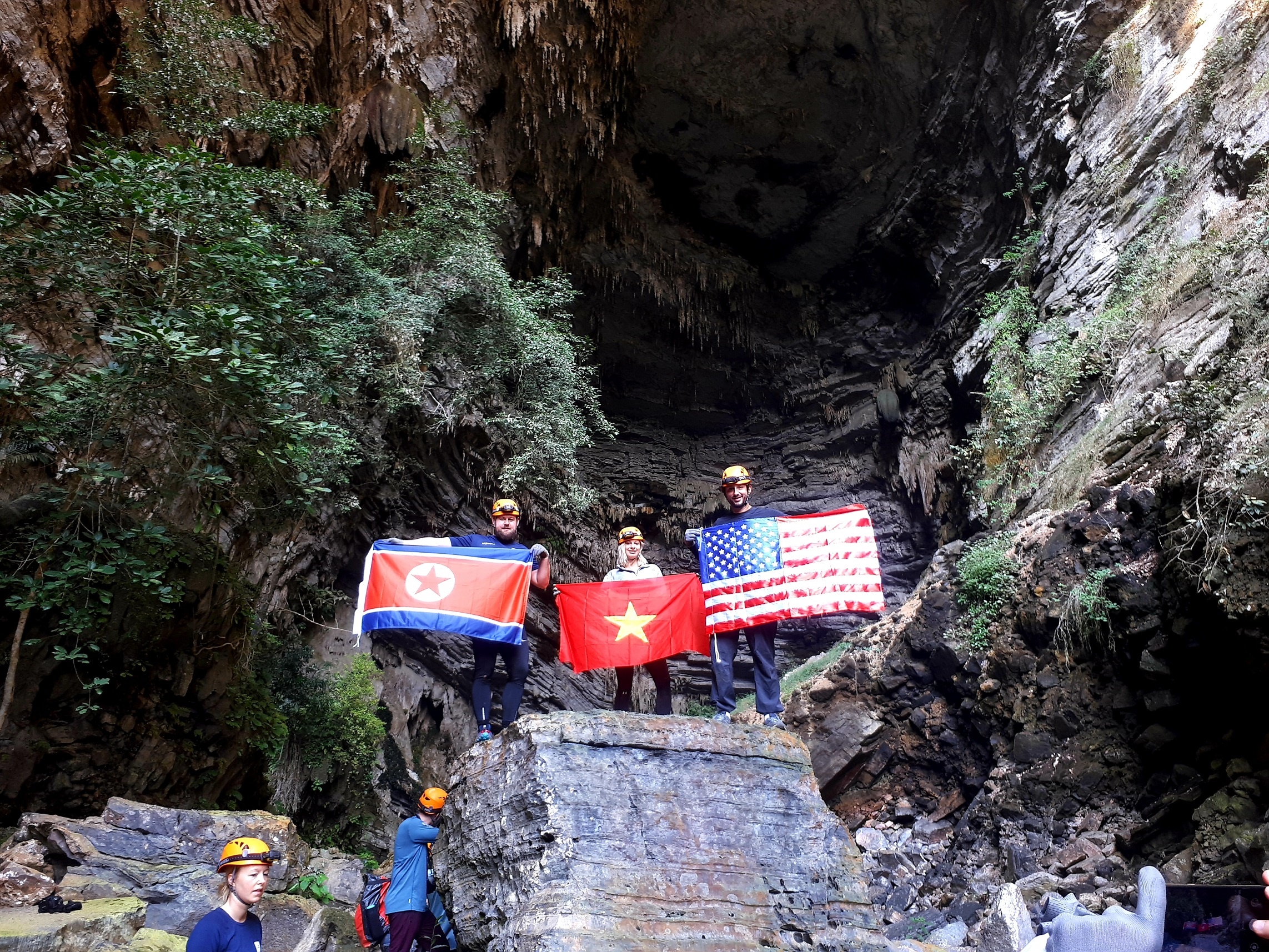 Treo co trong hang Son Doong anh 11