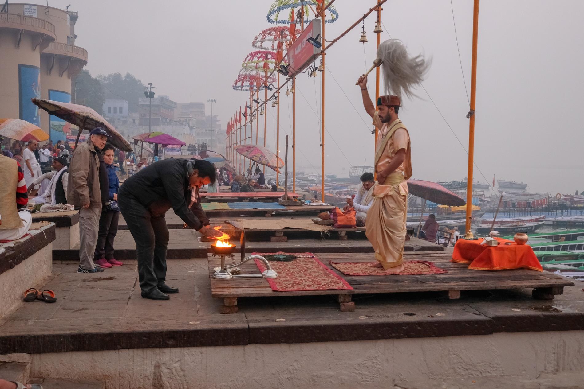 tuc hoa tang ben song Hang anh 14