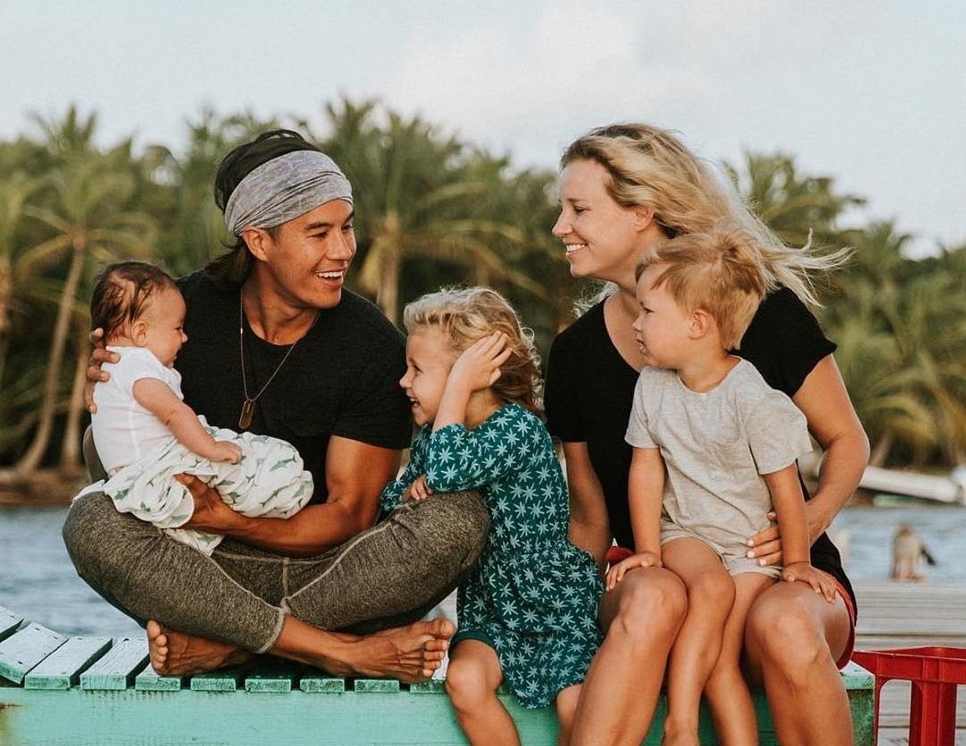 Gia dinh trieu phu ban het gia san de du lich vong quanh the gioi hinh anh