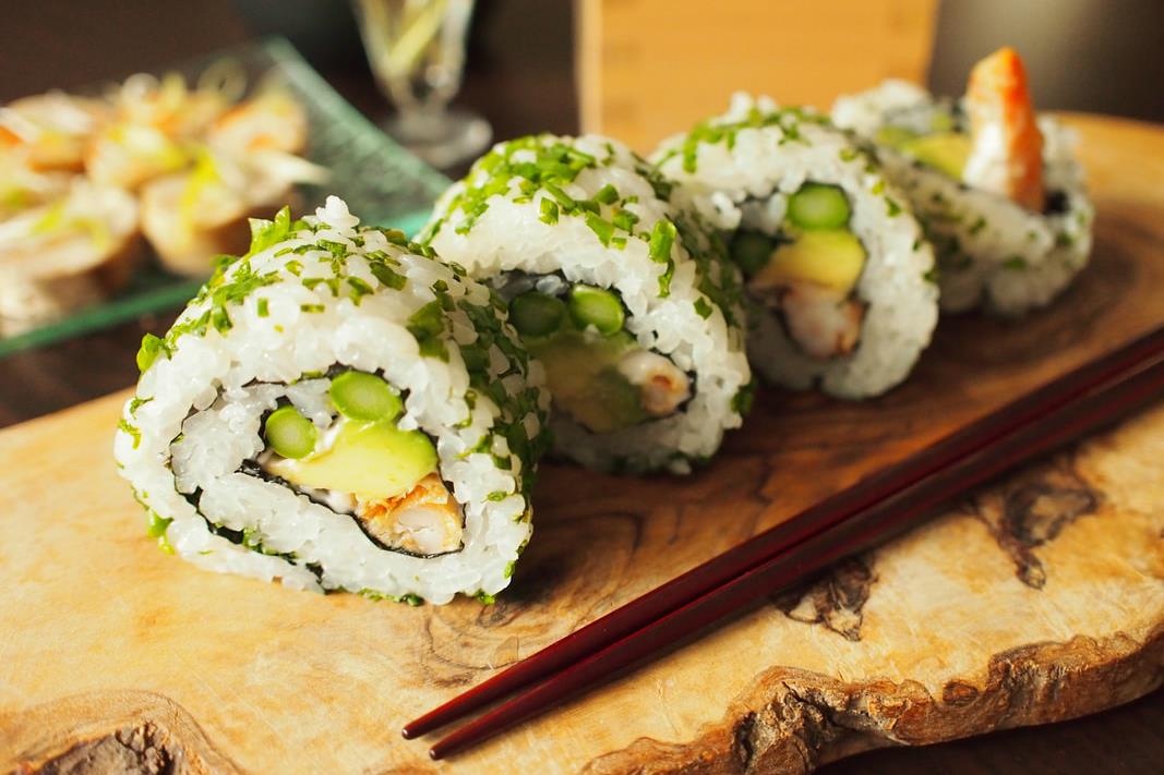 Doi bua cho gia dinh bang tiec sushi ngon nhung sieu don gian hinh anh