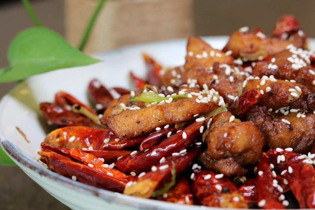 Toi nay an gi: Ga cay Tu Xuyen ngon 'nuot luoi' hinh anh