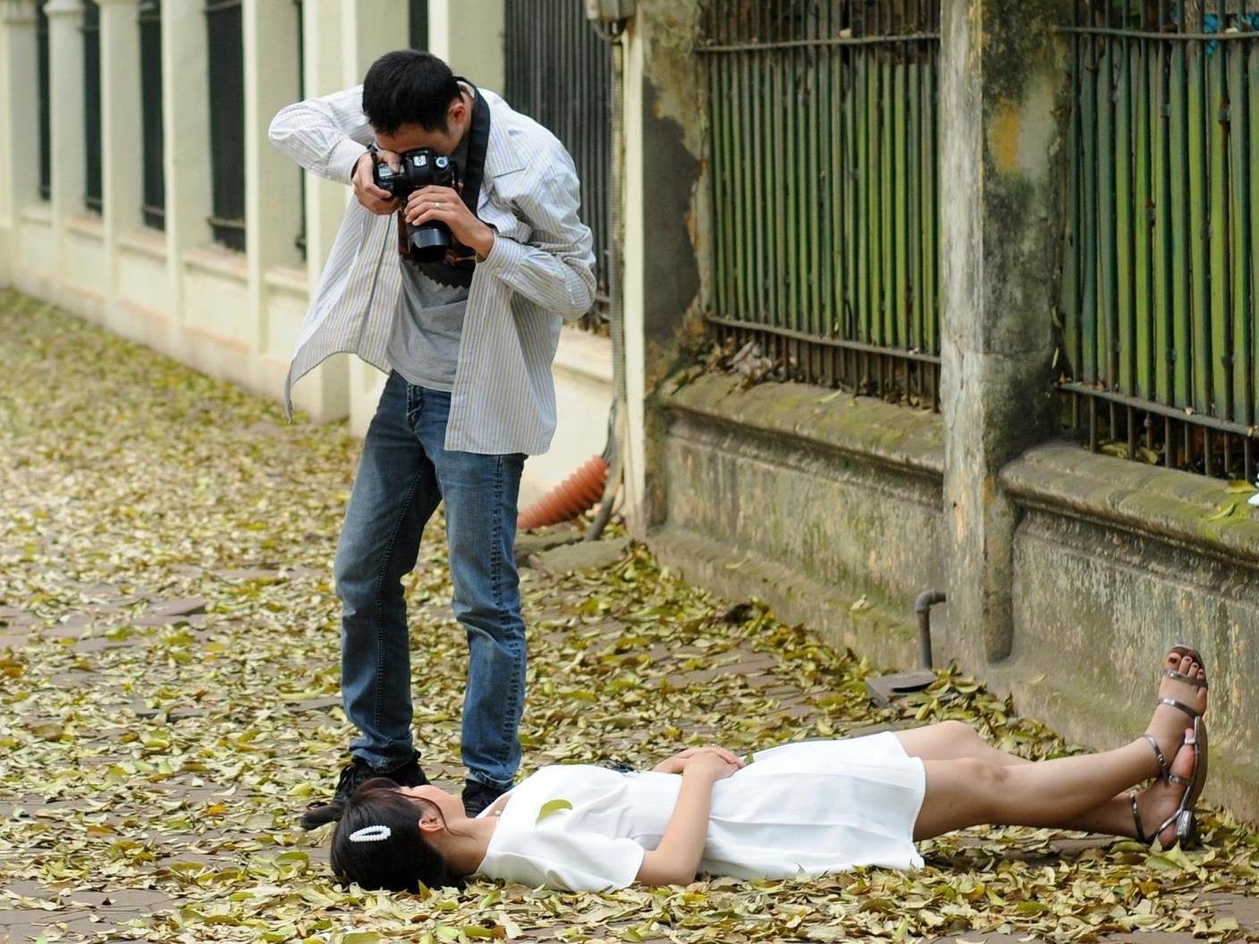 Dam dong do den con duong lang man nhat Ha Noi don mua sau thay la hinh anh