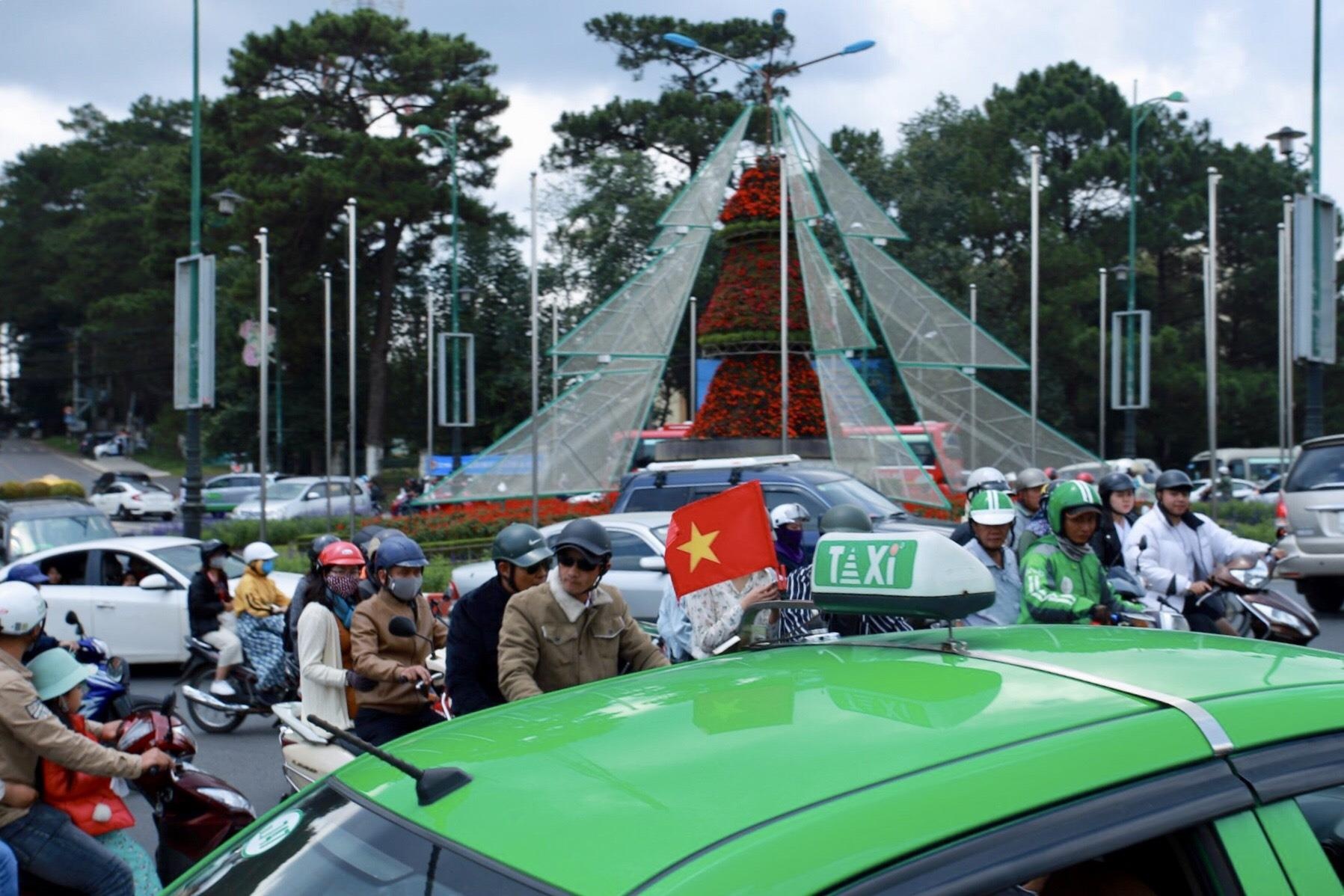 Du lich ngay le anh 7