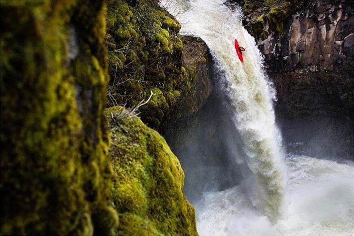 Lao tu do tu con thac cao 21 m o My hinh anh