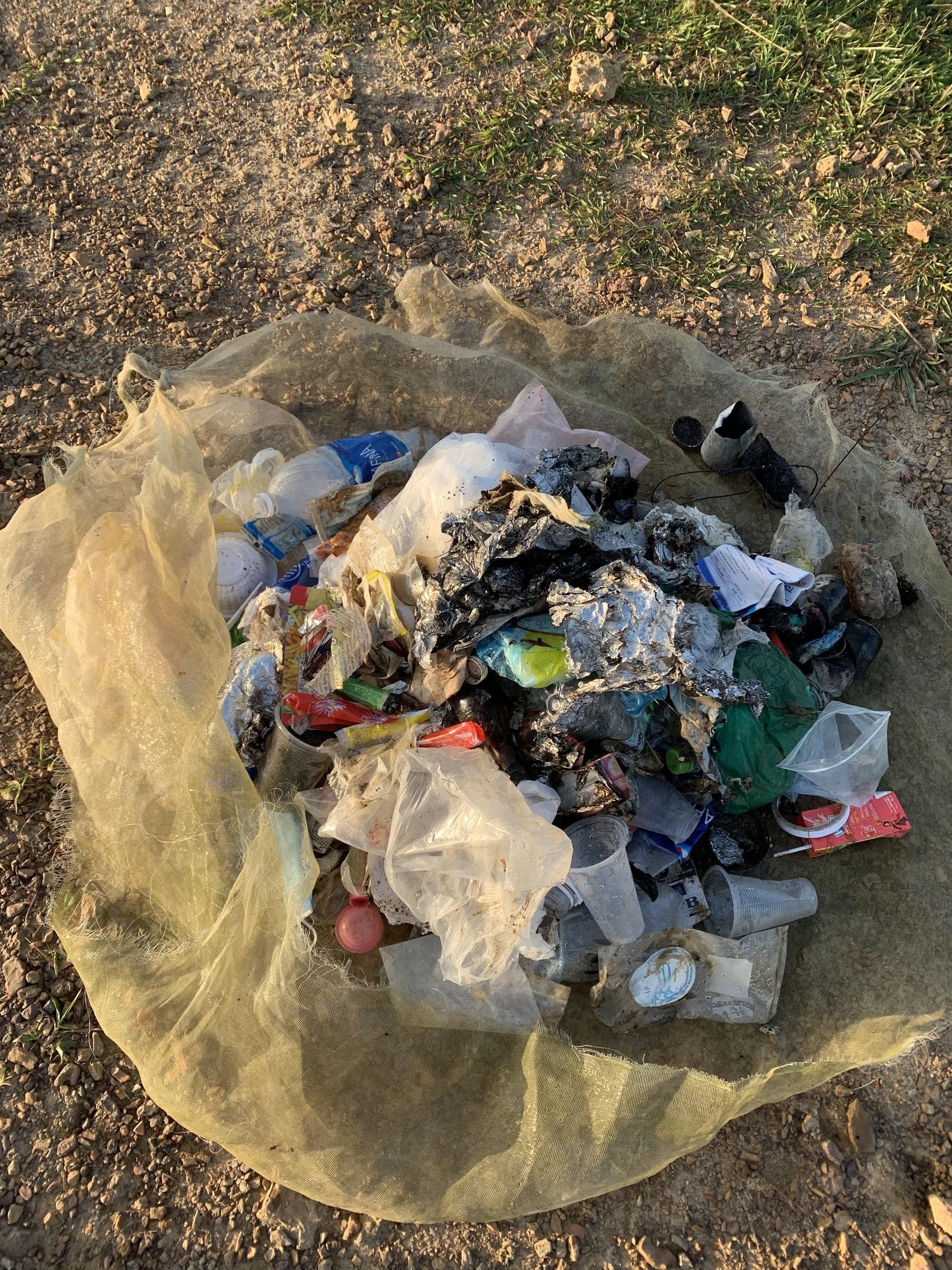 rác trên đồi Thiên Phúc Đức ảnh 3 rac tren doi Thien Phuc Duc anh 3