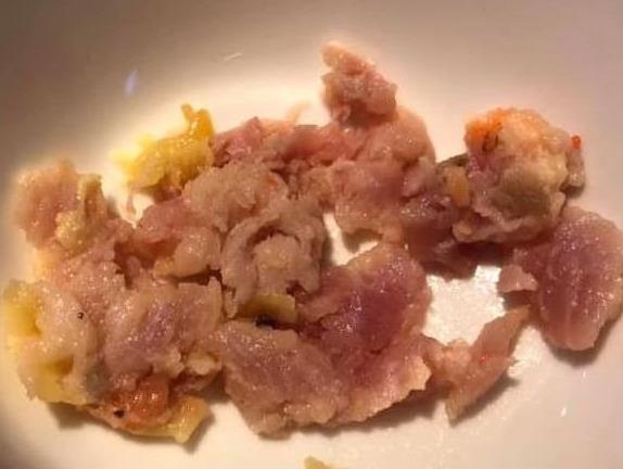 Nha hang o Ha Noi phuc vu thit lon song cho khach hinh anh