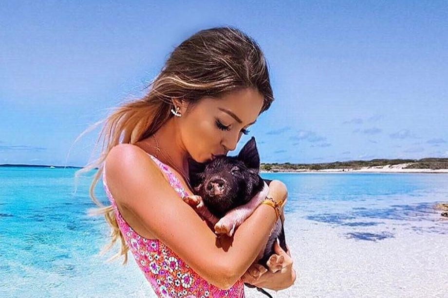 Pig Beach va nhung bai bien doc, la nhat the gioi hinh anh
