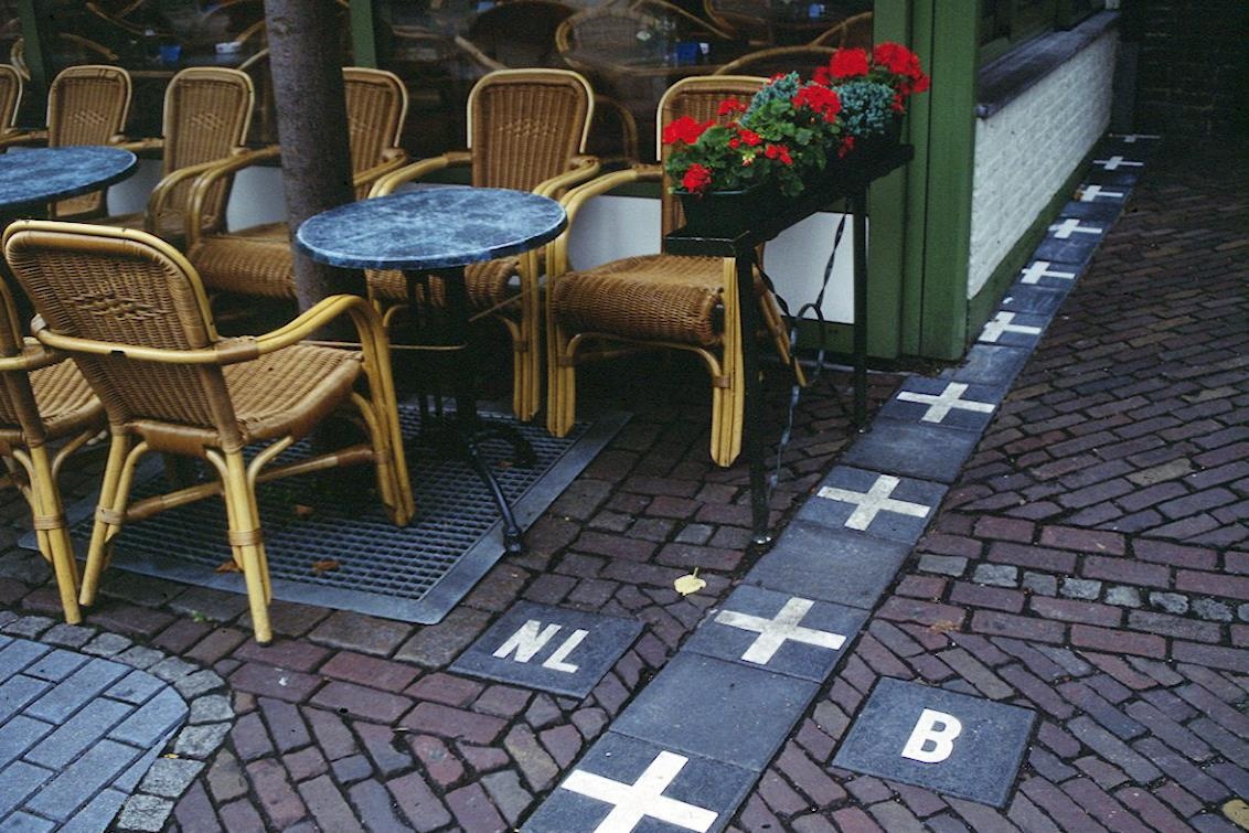 Cuoc song tai thi tran co hang chuc duong bien gioi hinh anh