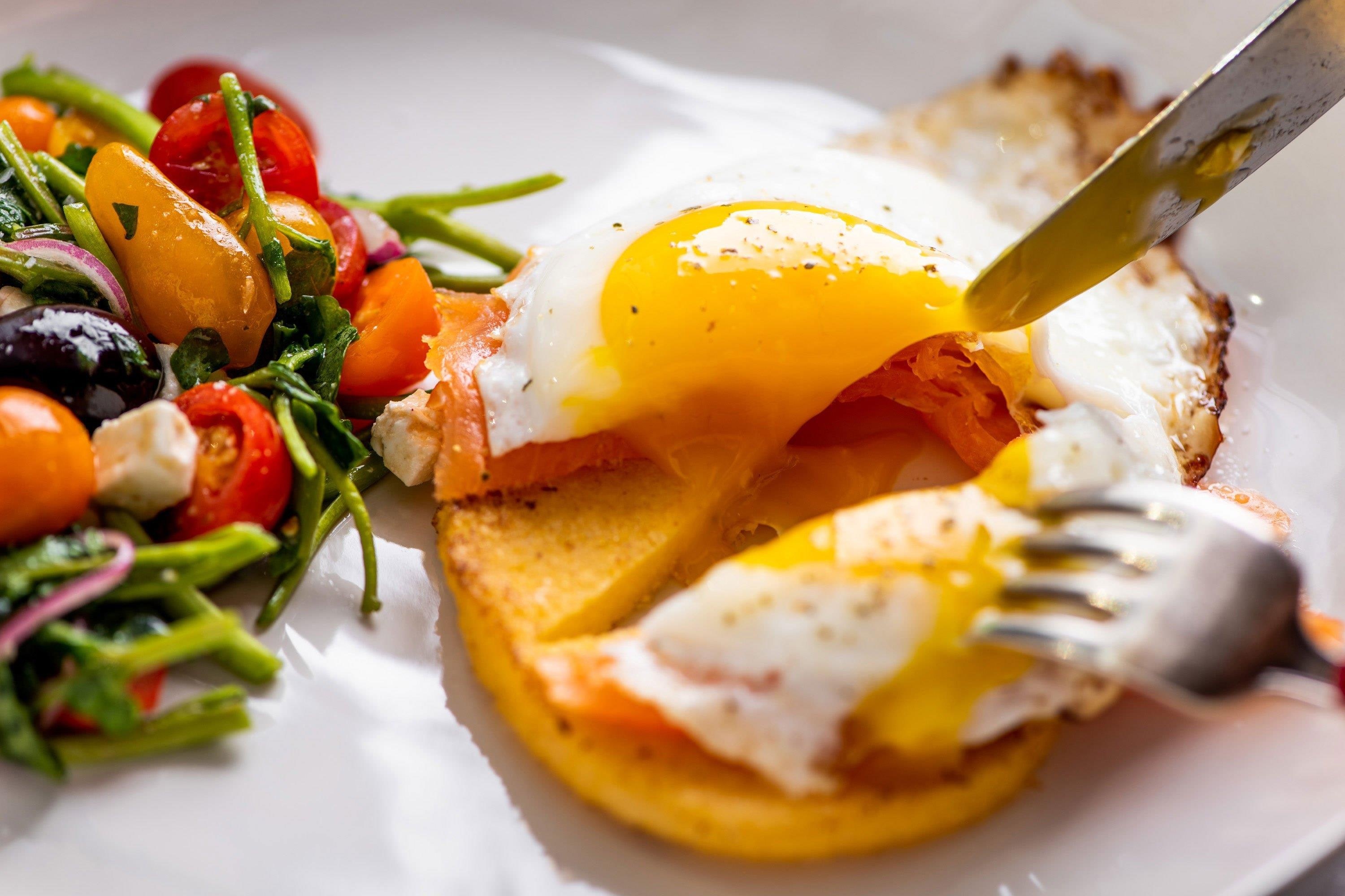 Bi quyet lam mon trung chan, luoc va op la chuan nha hang hinh anh