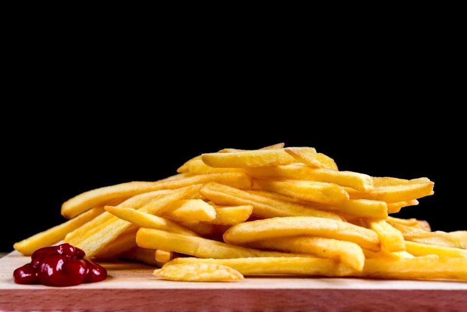 Cac nuoc tren the gioi an khoai tay chien the nao? hinh anh